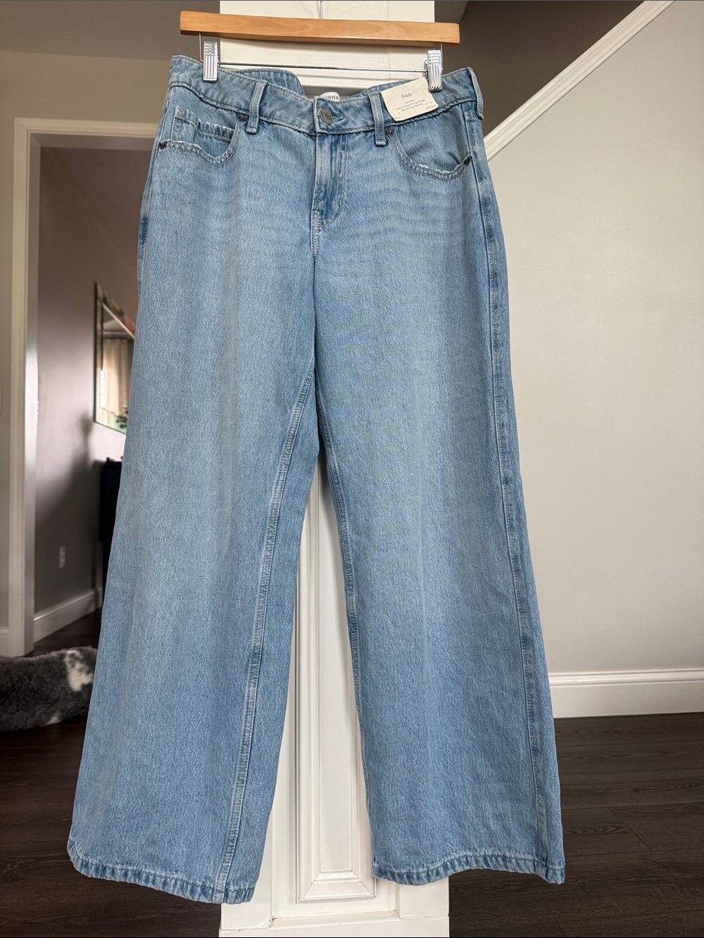 Hollister NWT Light Blue Low Rise Baggy  Embellished Women’s Jeans 8 short - Picture 2 of 9